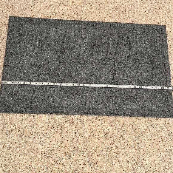 ✅ NWOT “HELLO” Cursive Stylish Welcome Mat Doormat Gray Non-Slip 29.5in x 18in - Picture 3 of 5